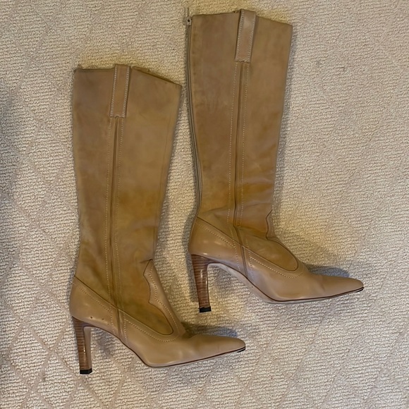 Manolo Blahnik beige suede boots - Picture 2 of 10